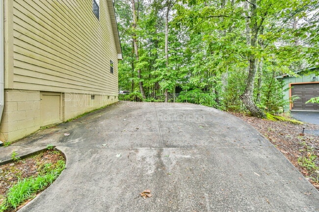 Building Photo - 11 Berg Strasse