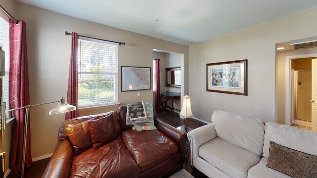 Building Photo - Desirable 3 Bedroom 3 Bathroom home in quiet neighborhood!