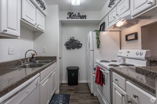 1 Br, Kitchen - Meadowbrook