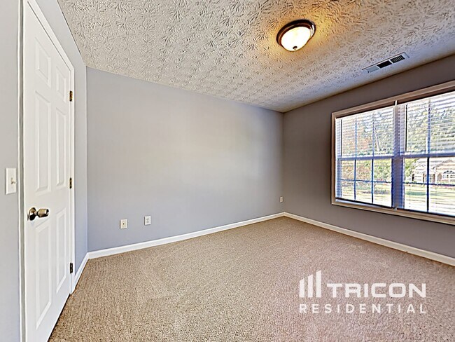 Building Photo - 648 Stonecrest Dr