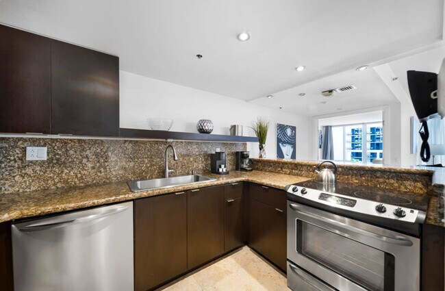 Building Photo - 1717 N Bayshore Dr