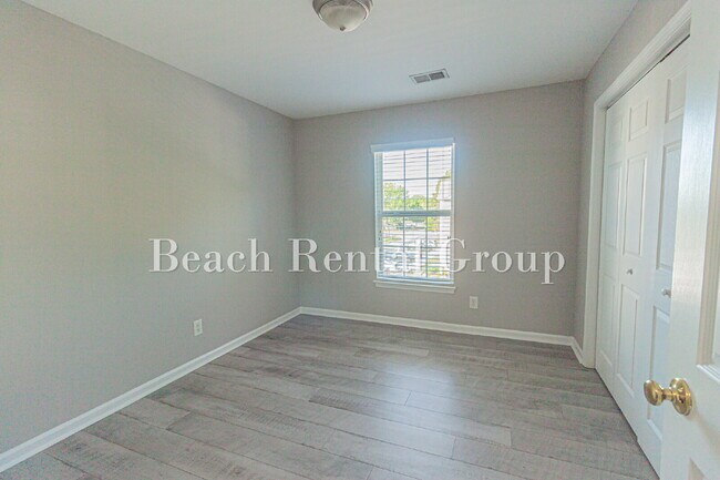 Building Photo - End Unit with Screened Balcony