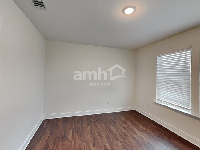 Building Photo - 3860 Chivalry Dr