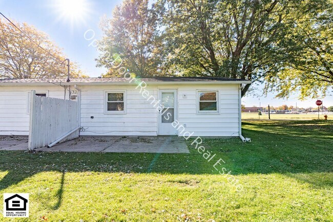 Building Photo - 701-703 Lake Ave