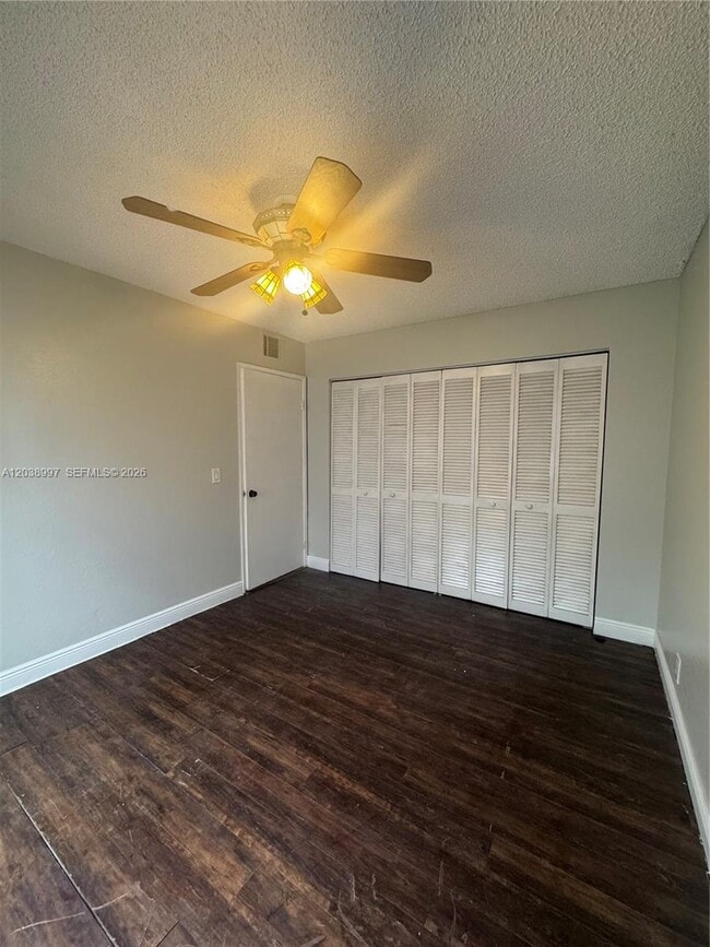 Building Photo - 1465 Lake Crystal Dr