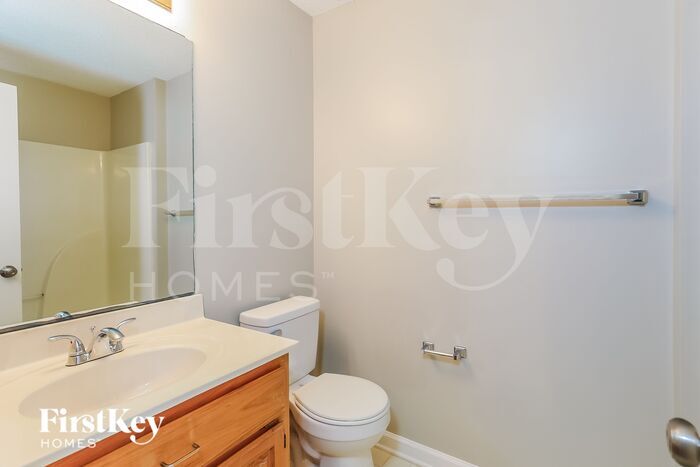 Building Photo - 6201 Windsor Ln