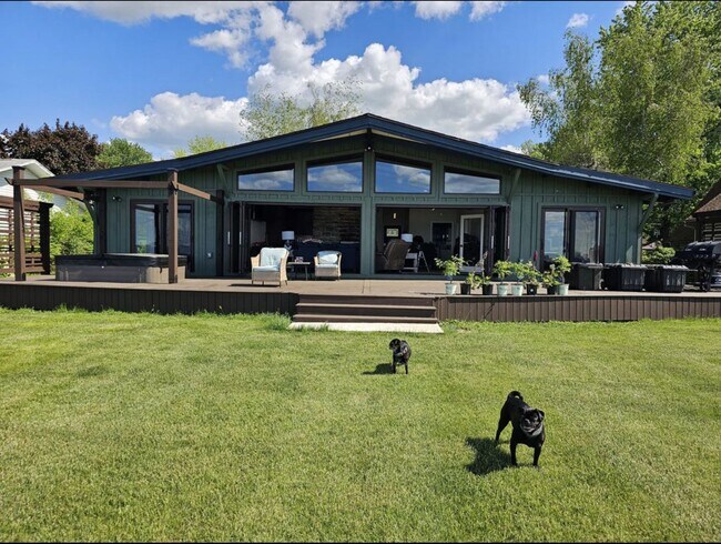 Building Photo - Offered for Rent – Available April 1, 2026 St. Lawrence Seaway Luxury Waterfront Home – Cape Vinc...