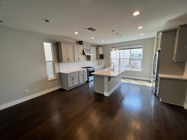 Building Photo - 2 bedroom | 2.5 bathrooms | Home in Alkali...