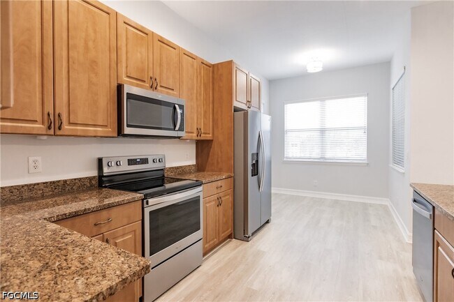 Building Photo - 12060 Lucca St