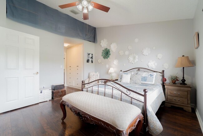 Building Photo - 10537 Pelican Dr