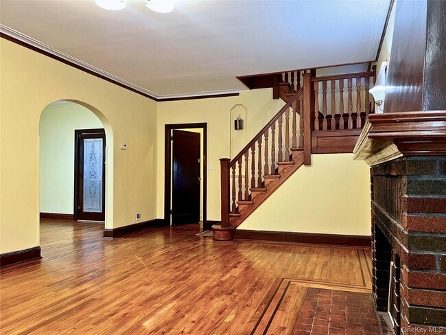 Building Photo - 47-05 Utopia Pkwy