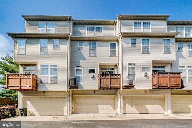 Building Photo - 986 Harrison Cir