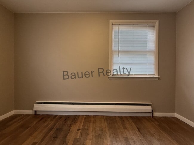 Building Photo - 4 Bedroom, Crestview School District