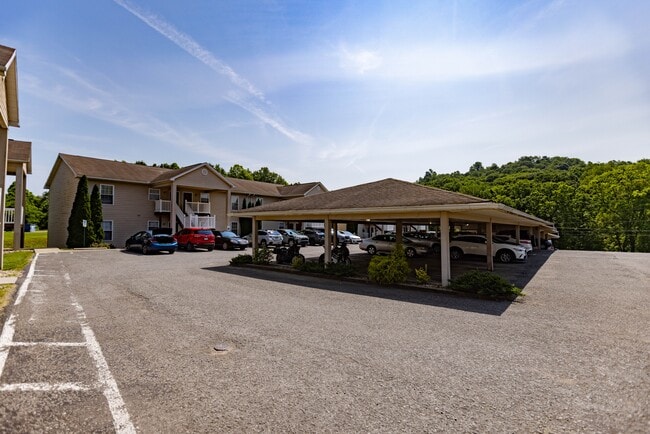 Crosswind Parking - Crosswinds Apartments
