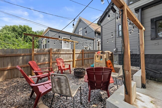 Building Photo - 3149 S Howell Ave