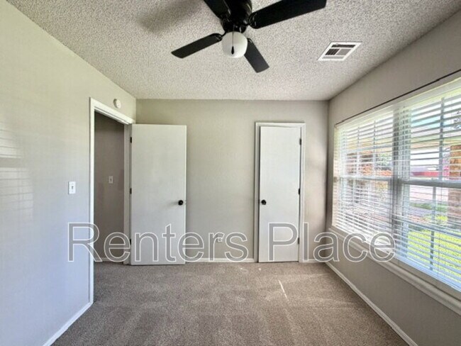 Building Photo - 14148 S Poplar Pl