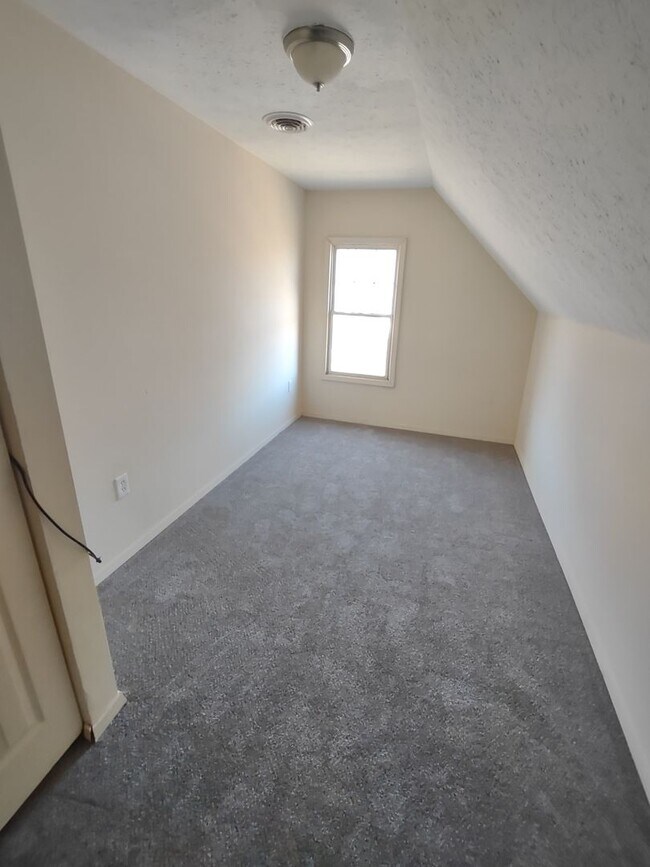 Building Photo - 1459 Ridgewood Ave