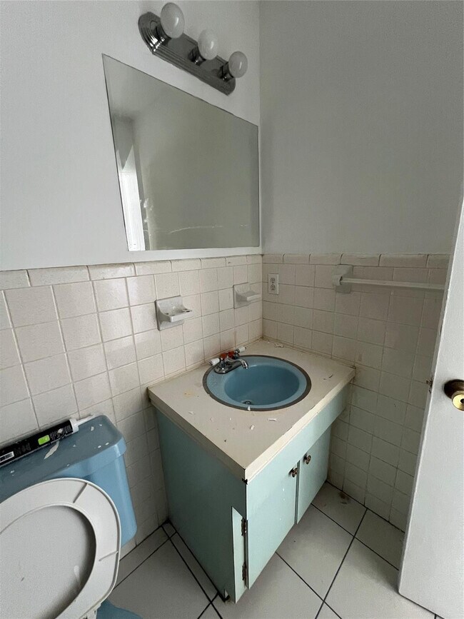 Building Photo - 1812 E Oakland Park Blvd