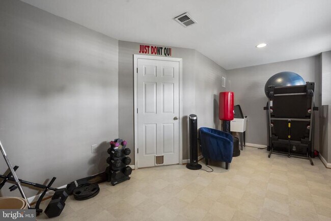Building Photo - 608 Talmadge Ct SE