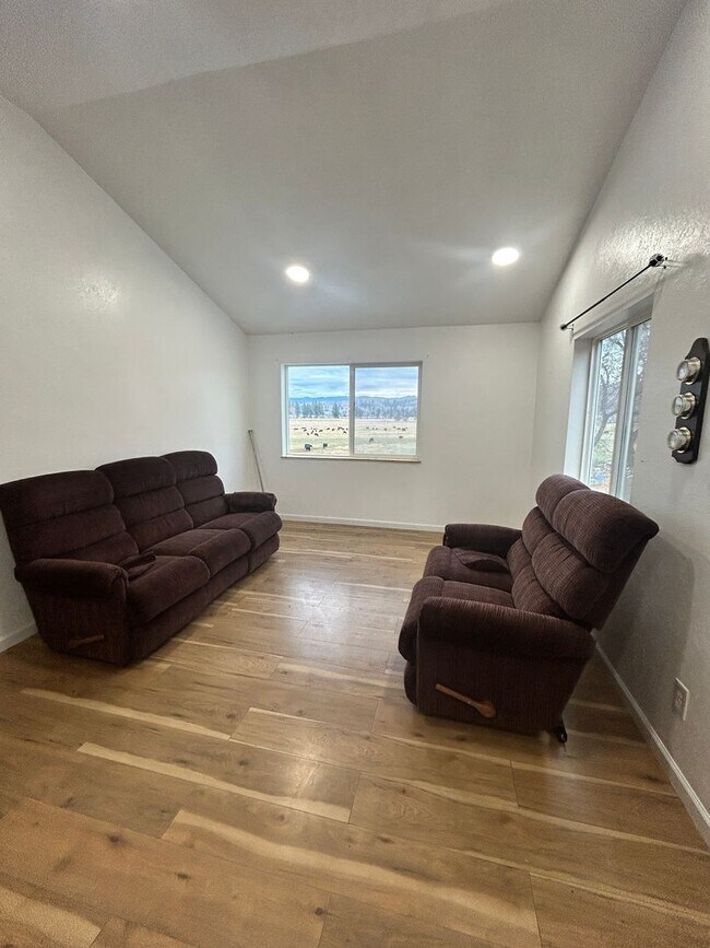 Building Photo - 505 Camas Creek Loop