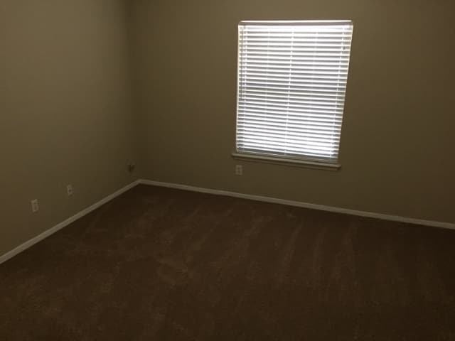 Building Photo - East El Paso 3 bed 2 bath Refrig A/C