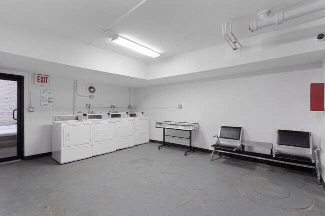 Building Photo - 1456 W Fargo Ave