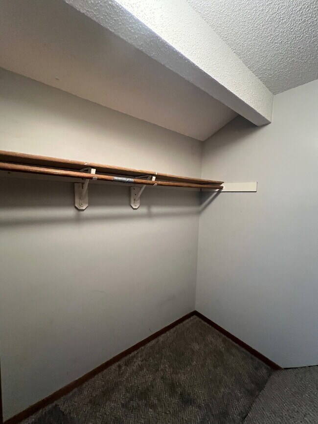Building Photo - Recently Renovated 2Br / 1.5Ba Home with D...
