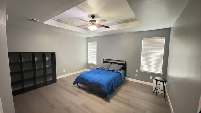 Building Photo - 3-bedroom 2-bathroom house!  HOUSING ACCEPTED! MANY ITEMS INCLUDED!