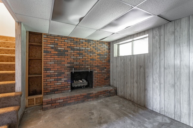Building Photo - 12 Sandra Dr