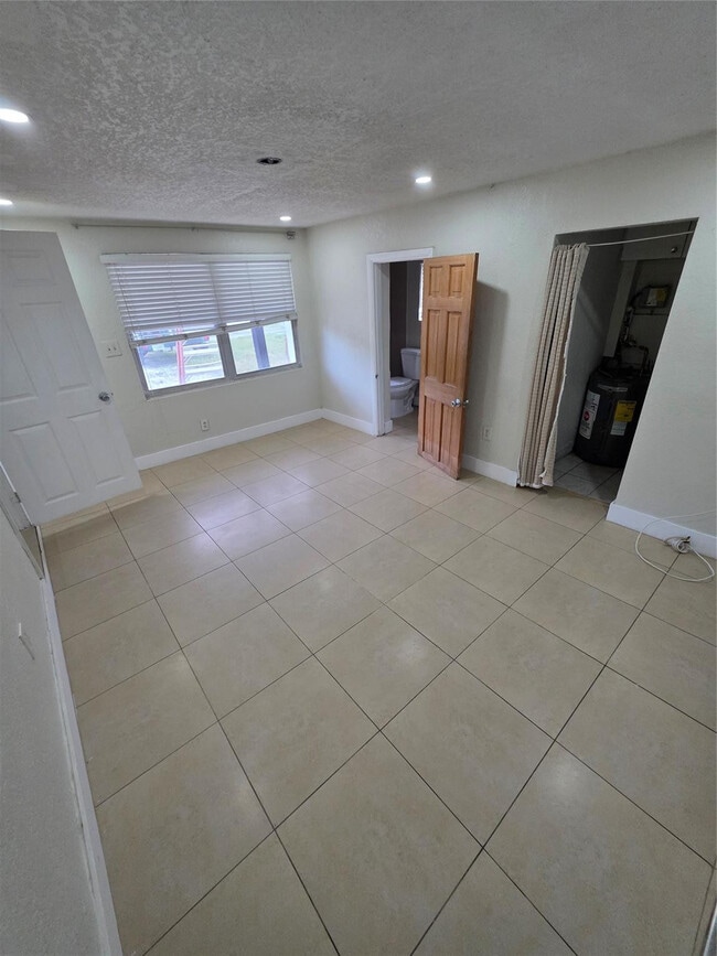 Building Photo - 341 Delaware Ave