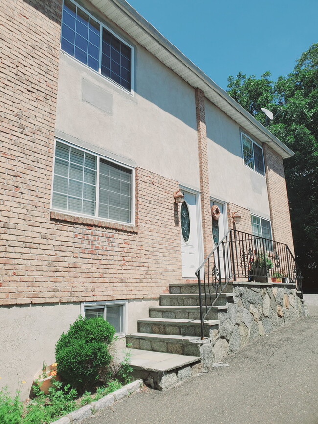 Building Photo - 119 Highview Ave