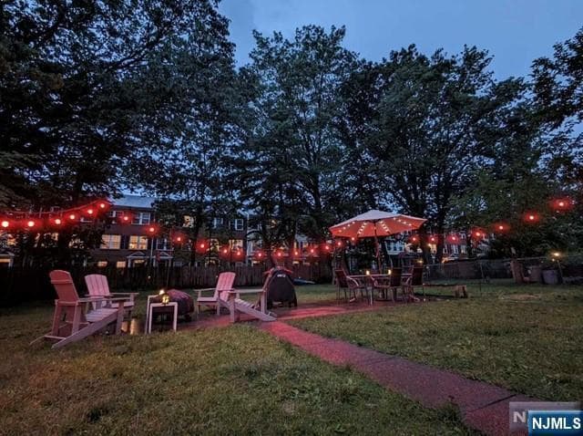 Building Photo - 13-08 Plaza