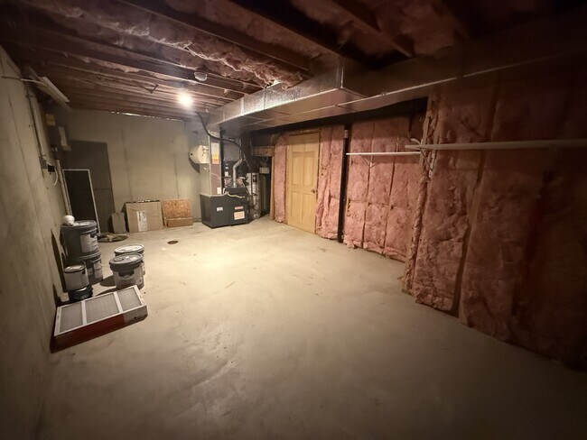 Building Photo - 214 Nicole Way