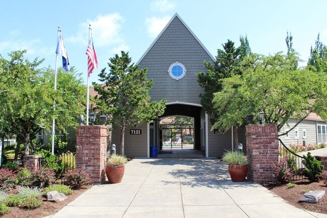 Building Photo - 7117 SW Sagert St