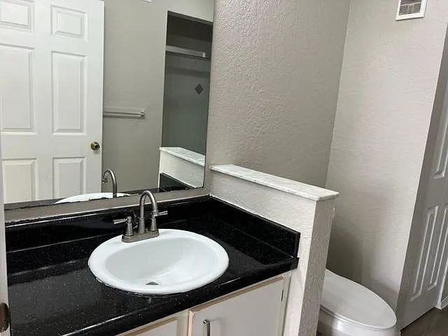 Building Photo - 831 Camargo Way