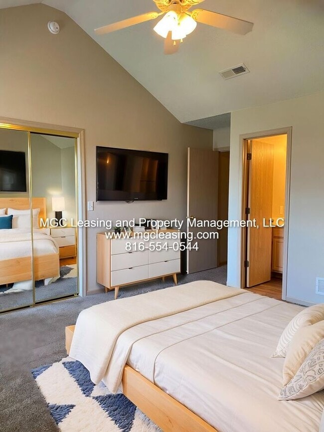 Building Photo - South Gardens Townhomes: 2-bedroom townhome available now in Harrisonville