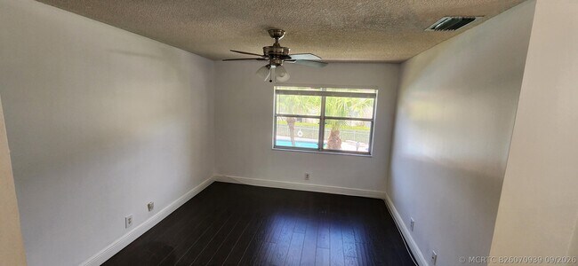 Building Photo - 6327 Walk Cir