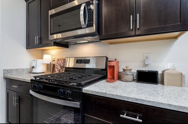 Building Photo - Beautifully Upgraded 4 - Bedroom 2 - Bath ...