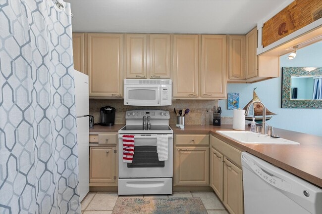 Building Photo - Fully Furnished 2BR/2BA at Las Salinas with Pool, Gym & Parking for Two