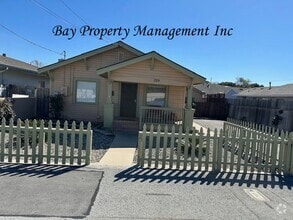 Building Photo - Fully furnished 3 bedroom 2 bath home in S...