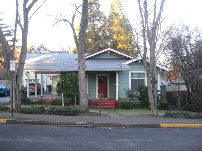 Primary Photo - 335 Avery St