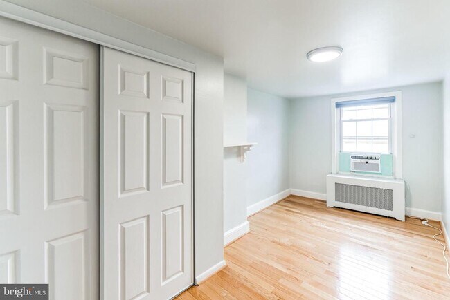 Building Photo - 1210 S 11th St