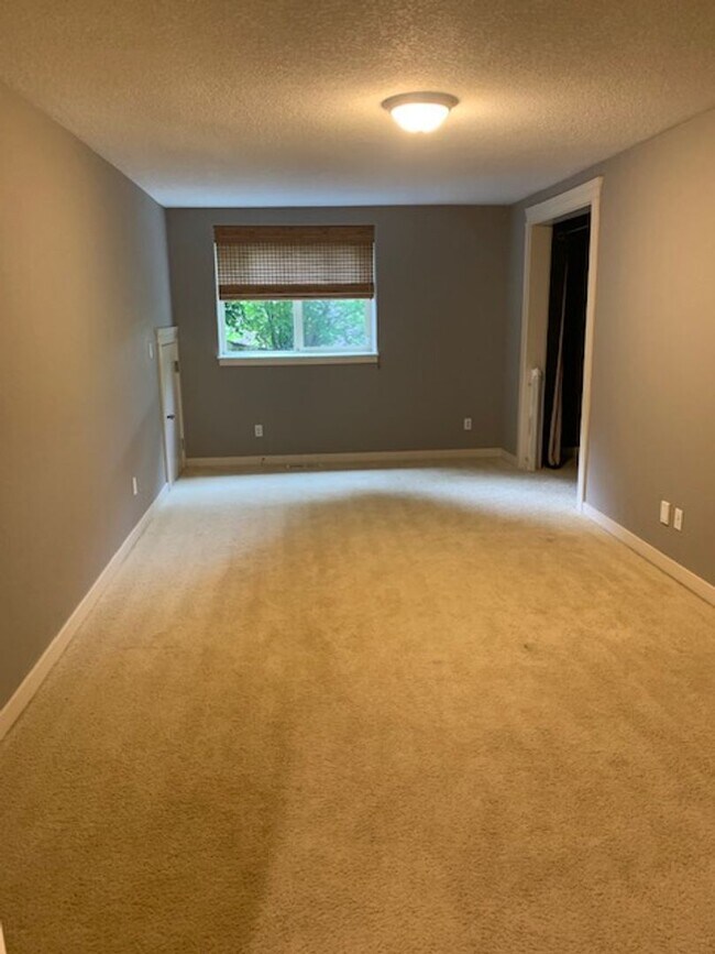 Building Photo - Starpointe Luxury Home with 6 Bedrooms, 4 ...
