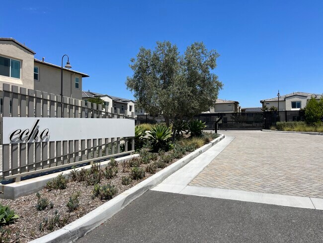 Building Photo - 54 Harmony Dr