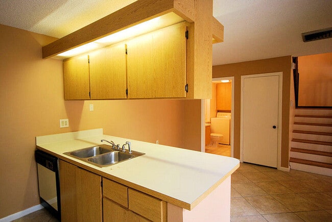 Building Photo - 582 Green Springs Pl