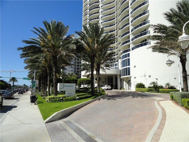 Building Photo - 17201 Collins Ave