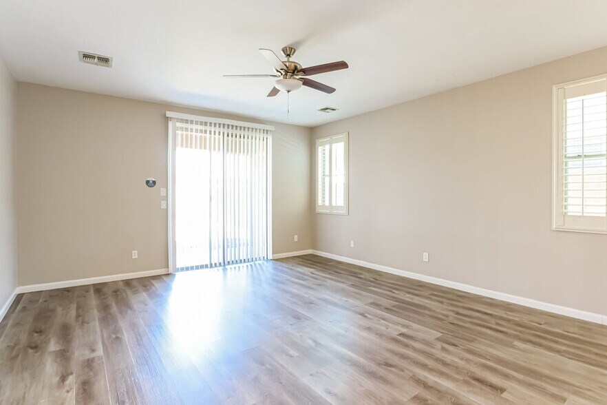 Building Photo - 2550 W Gaby Rd