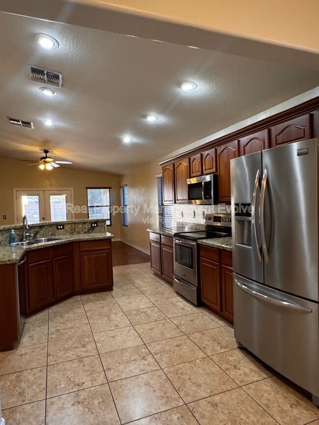 Building Photo - 18184 W Saguaro Ln