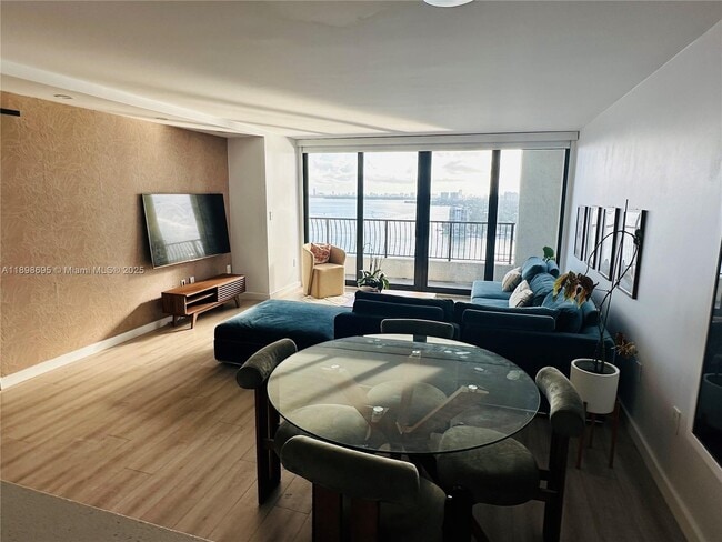 Building Photo - 555 NE 15th St