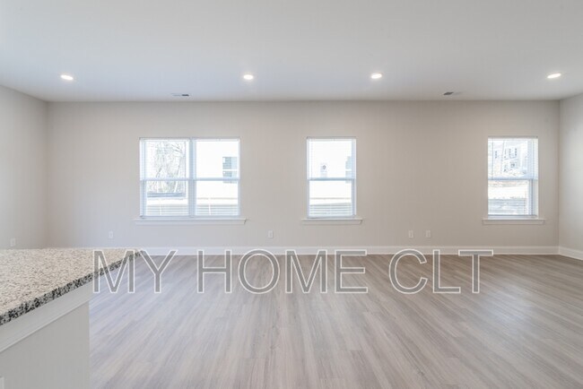 Building Photo - 3642 Trull St